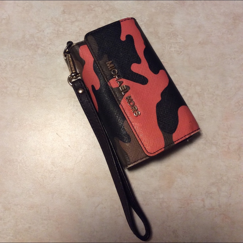 Michael Kors Leather iPhone 5 Wristlet Camo Print